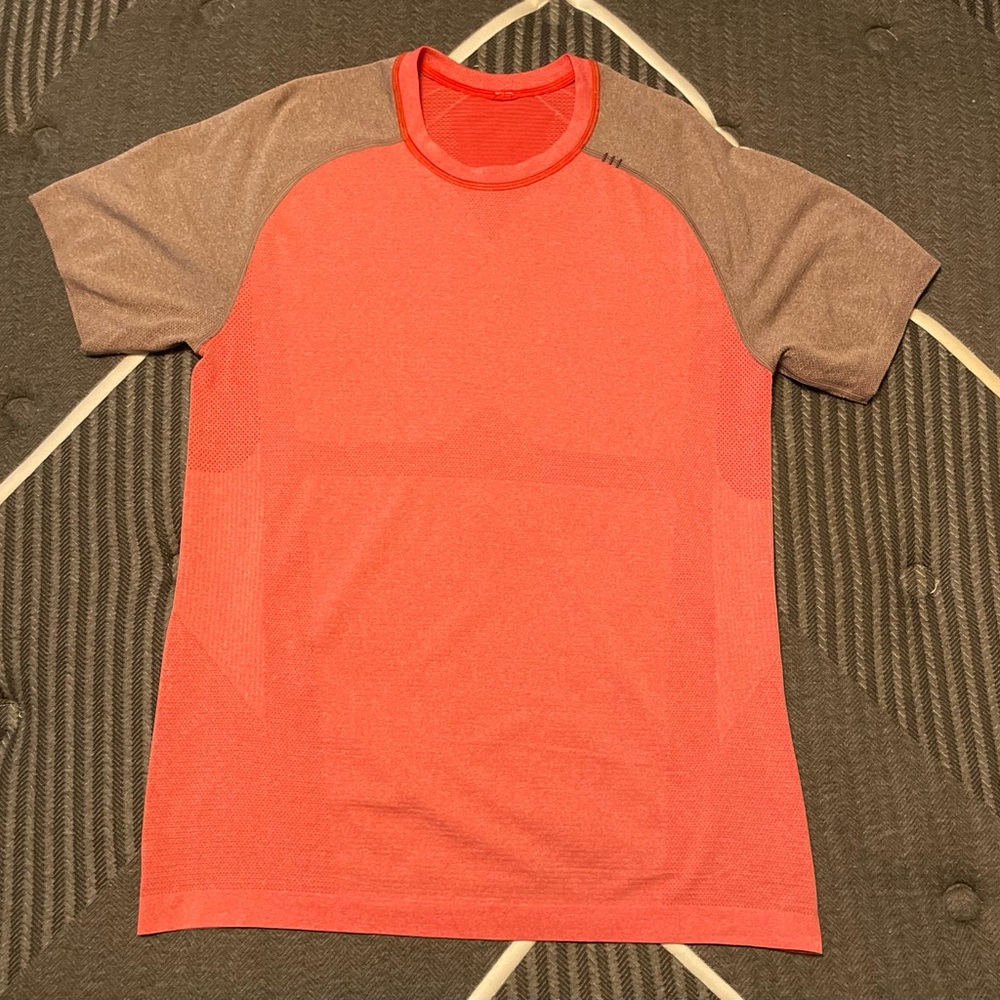 Lululemon Men’s Metal Vent Tech - Medium - Red - EUC
